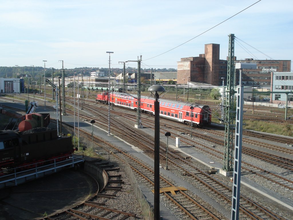 2 Wagen werden rangiert fr den Zug nach Elsterwerda-B.