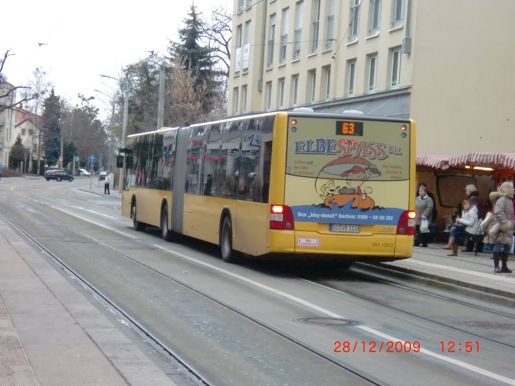 DD-VB 1133 steht am Dresden-Blasewitzer Schillerplatz