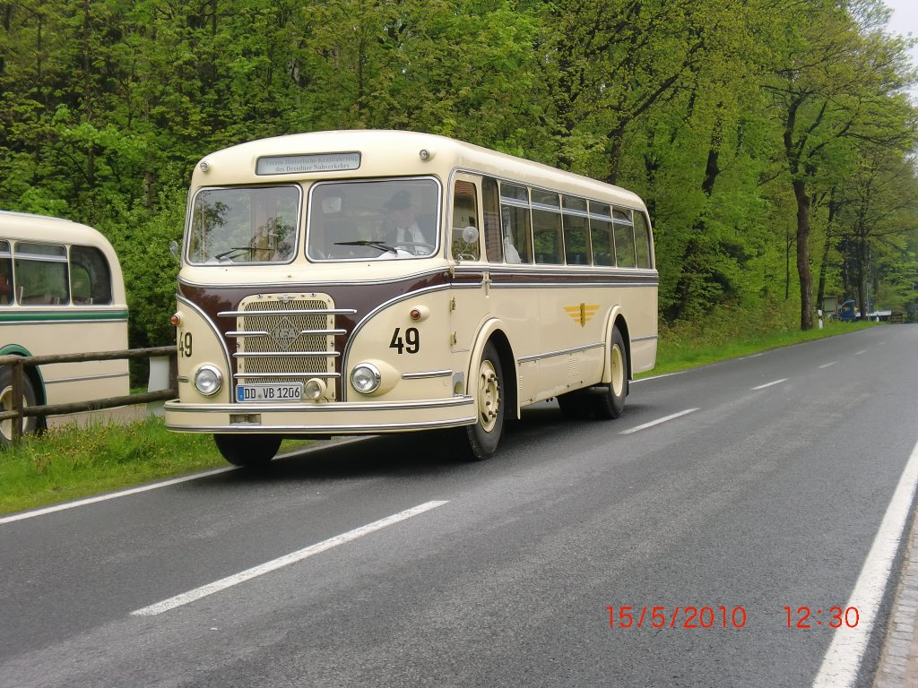 DD-VB 1206 stand in Kurort Hartha an der Gaststtte Waldblick
80 Jahre Buslinie T-400 (Dresden - Annaberg-Buchholz)
 