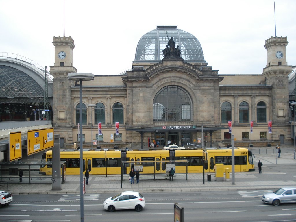 Dresden Hbf - mit einer Straenbahn