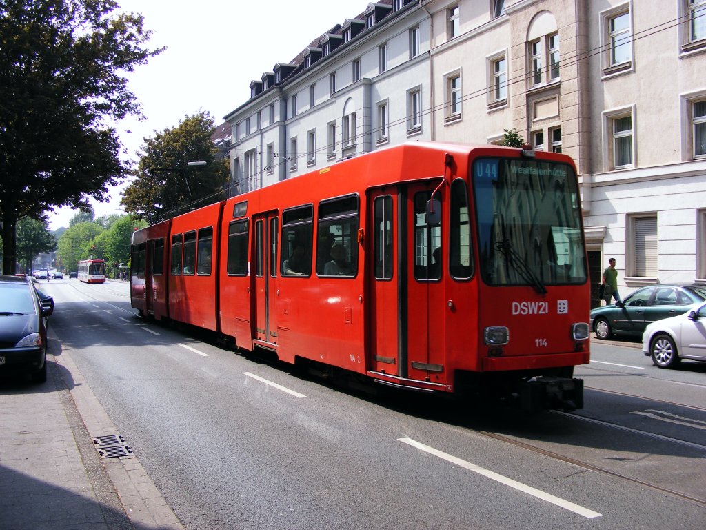 Ein DWAG-N8 der Dortmunder Stadtwerke ist am 16.05.2008 auf der Rheinischen Strae unterwegs.