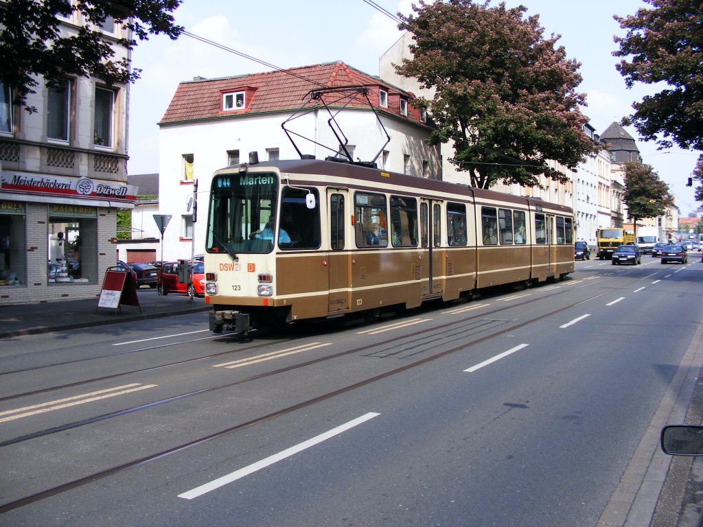 Ein DWAG-N8 der Dortmunder Stadtwerke ist am 16.05.2008 auf der Rheinischen Strae unterwegs.