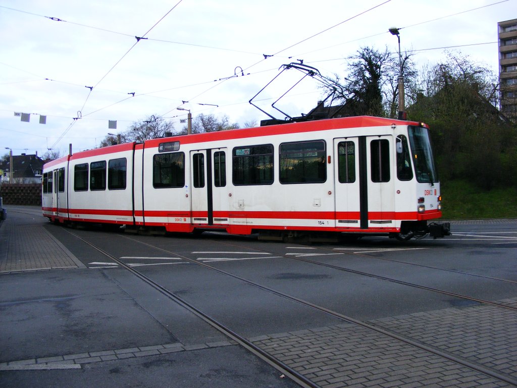 Ein DWAG-N8 der Dortmunder Stadtwerke ist am 03.04.2008 am Betriebshof in Dorstfeld unterwegs.