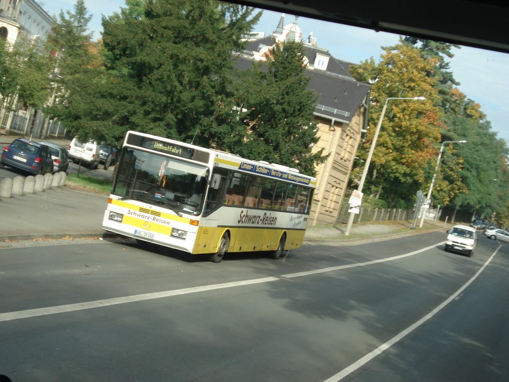 Ein Grlitzer Bus von Schwarz-Reisen 
(aufgenommen aus einem Reisebus)
Grlitz, 9.7.10