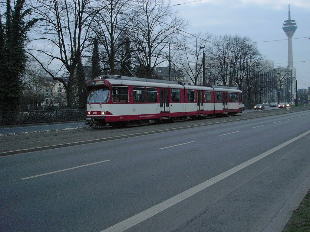Ein GT8SU der Rheinbahn ist am 04.03.2004 auf der Haroldstrae in Dsseldorf unterwegs.