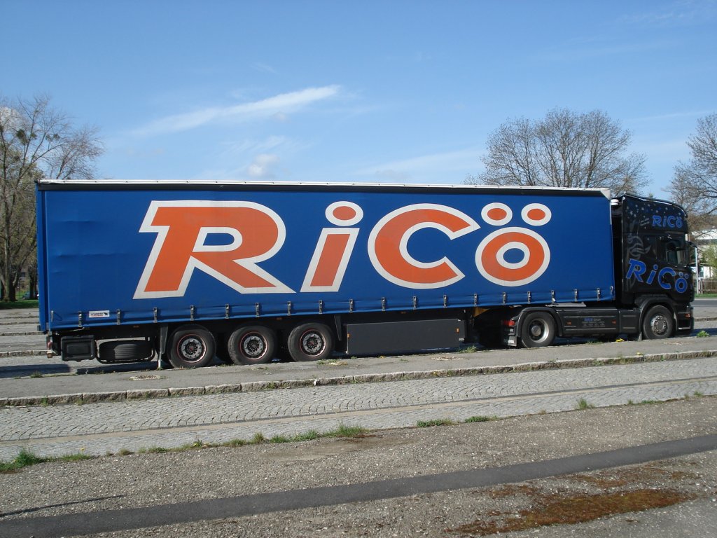 Ein RiC Truck stand  am 13.4.08 auf dem alten Busbahnhof von Freital.