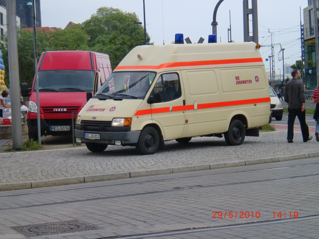 Ein RTW stand beim Tatra-Abschied am 29.5.10 bei der Wallstrae - Postplatz