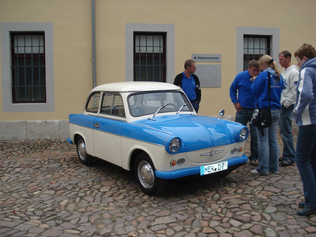 Ein Trabbi stand auch bei der Oldtimer Ausstellung auf Schloss Burgk in Freital. am 14.9.08