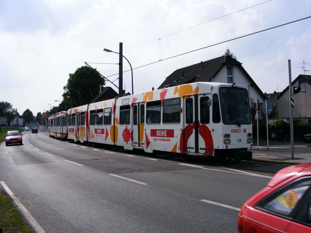 Eine Doppeltraktion aus DWAG-N8 der Dortmunder Stadtwerke ist am 16.05.2008 in Brackel unterwegs.
