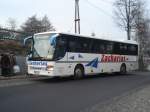 Busse/111871/ein-bus-von-zacharias-fhrt-als Ein Bus von Zacharias fhrt als Linienbus durch Seiffen