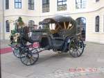 Ein historisches Auto stand am Taschenbergpalais in Dresden
