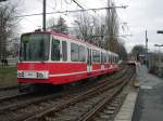 Zwei Stadtbahnwagen B der Dortmunder Stadtwerke sind am 26.01.2004 auf dem Remydamm in Dortmund unterwegs.
