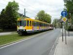 Eine Doppeltraktion aus Stadtbahnwagen B nhert sich am 08.05.2004 der sdlichen Endhaltestelle der Linie U17 in Esssen-Margarethenhhe.