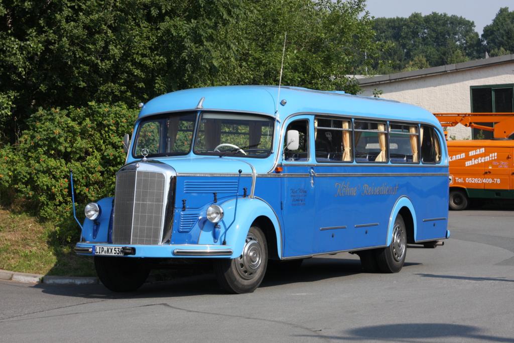 An einem Treffen von Oldtimer Fahrzeugen in B�singfeld am 27.7.2008 nahm 
auch dieser Oldtimer Mercedes Bus Typ 3500 der Fa. K�hne teil.