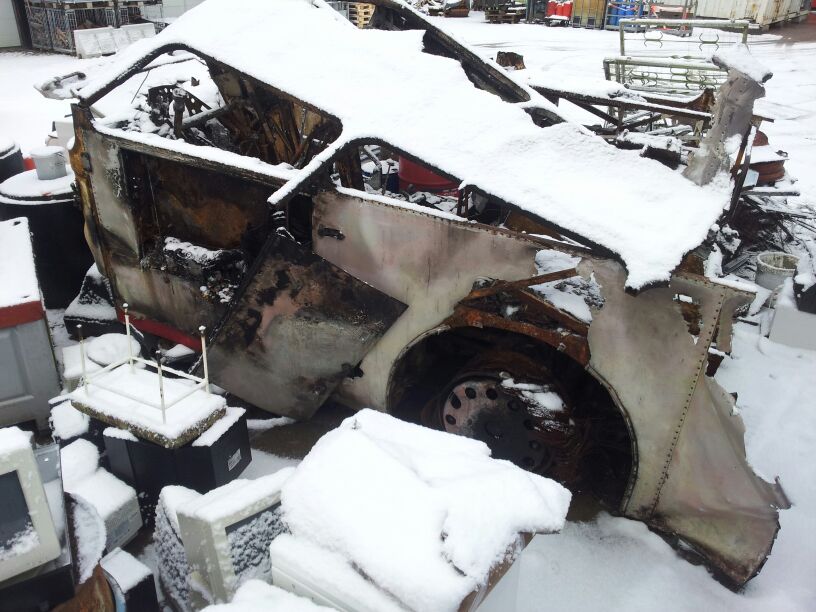 Die �berreste eines MAN SD 202. Es war der Golfplatzbus von Sassnitz. Jetzt ist er in einer Schrottannahme in Sassnitz nachdem er niedergebrannt ist.