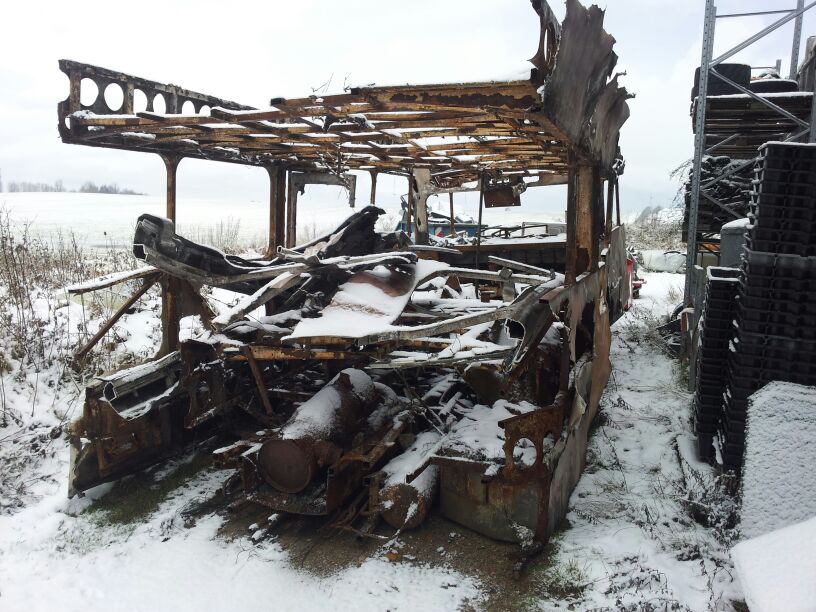 Die �berreste eines MAN SD 202. Es war der Golfplatzbus von Sassnitz. Jetzt ist er in einer Schrottannahme in Sassnitz nachdem er niedergebrannt ist.