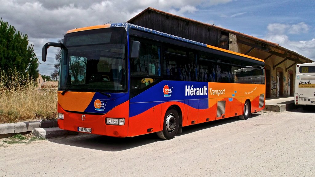 Dieser Irisbus Crossway von STD Gard war am 29. Juni 2013 auf einem Busparkplatz in Aigues-Mortes in der Camargue in S�dfrankreich abgestellt.