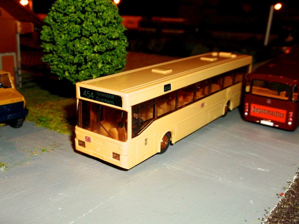 Dieser Mercedes-Benz O 405 geh�rt zur fiktiven DB-Regiobus-Tochter  Eistal-Bus . Das Fahrzeug wurde aus der Flotte der BVG �bernommen und nicht umlackiert, sondern nur mit dem DB-Logo versehen.