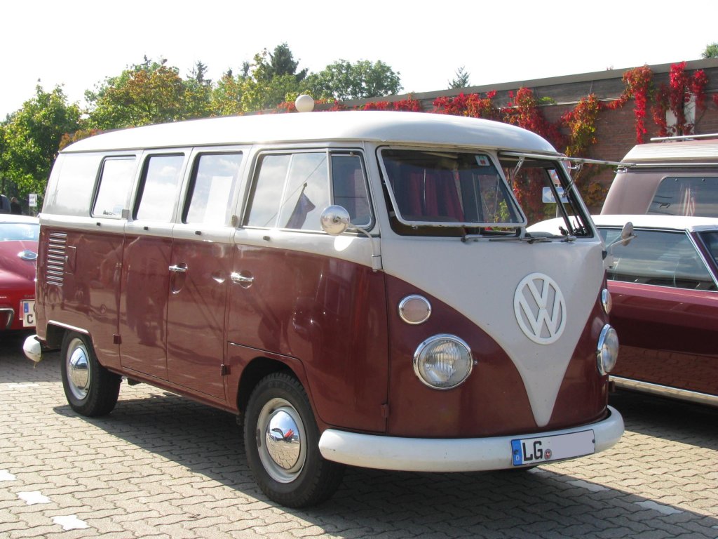 KLeinbus VW T 1  Bully  aus dem Landkreis L�neburg (LG) gesehen beim Oldtimer-Event des T�V Nord, Hamburg [16.09.2012] 

