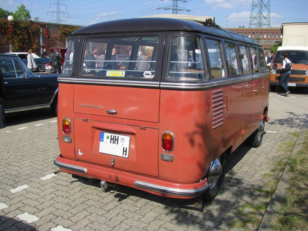 KLeinbus VW T 1  Bully  aus der Hansestadt Hamburg (HH) gesehen beim Oldtimer-Event des T�V Nord, Hamburg [16.09.2012] 