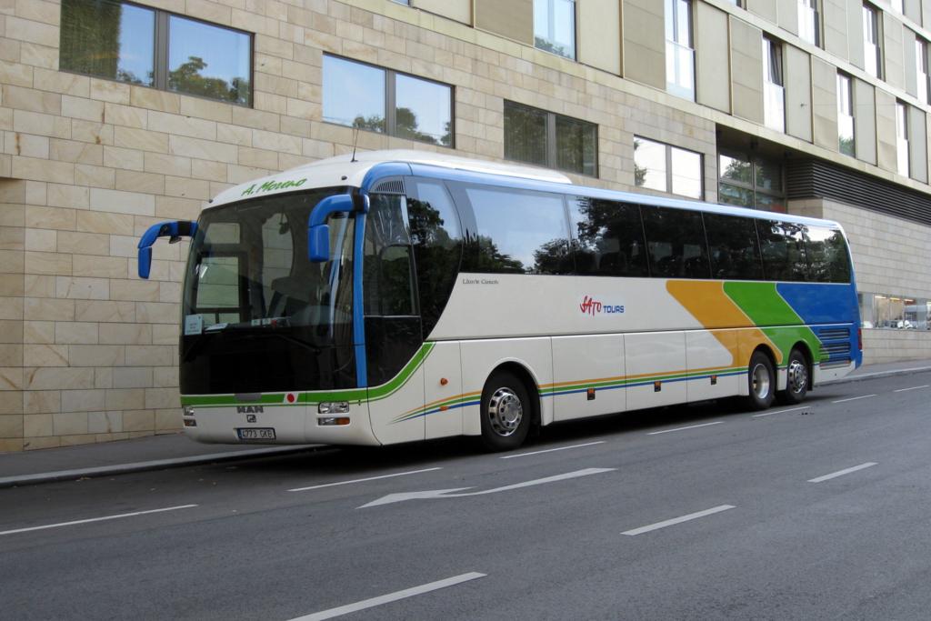 MAN Lions Coach am 9.9.2009 nahe Botanischer Garten in Wien /�sterreich.