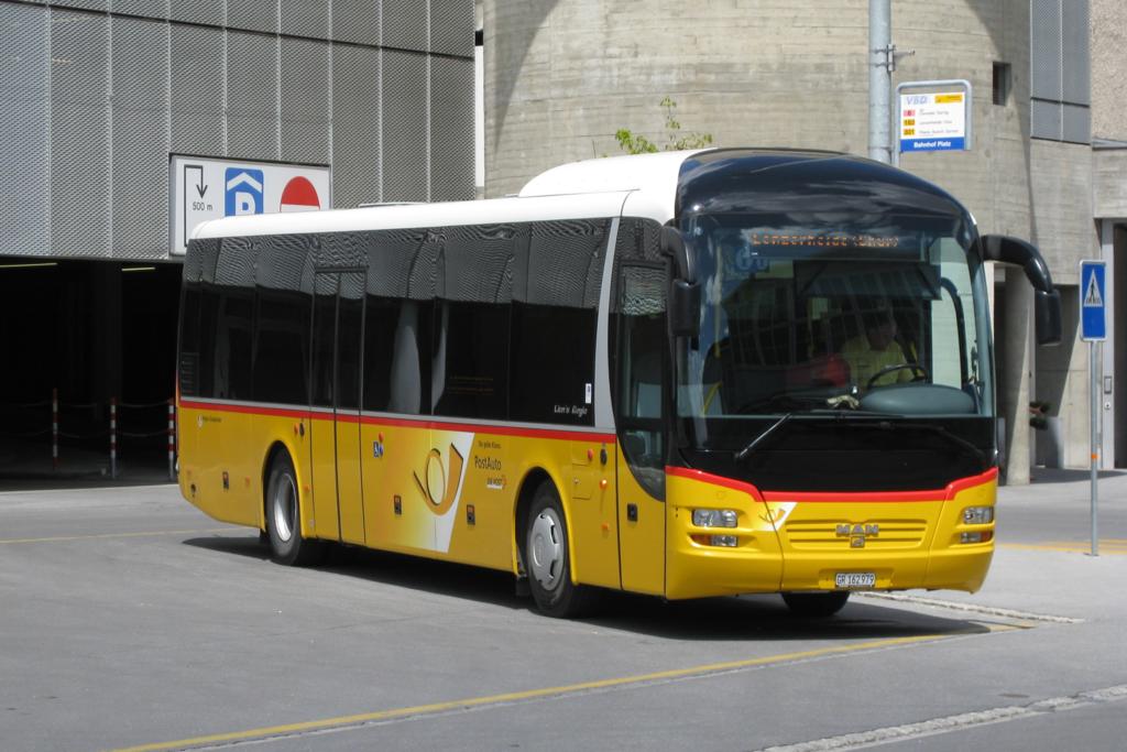 Schweizer Postbus der Marke MAN in Davos am 20.5.2009.