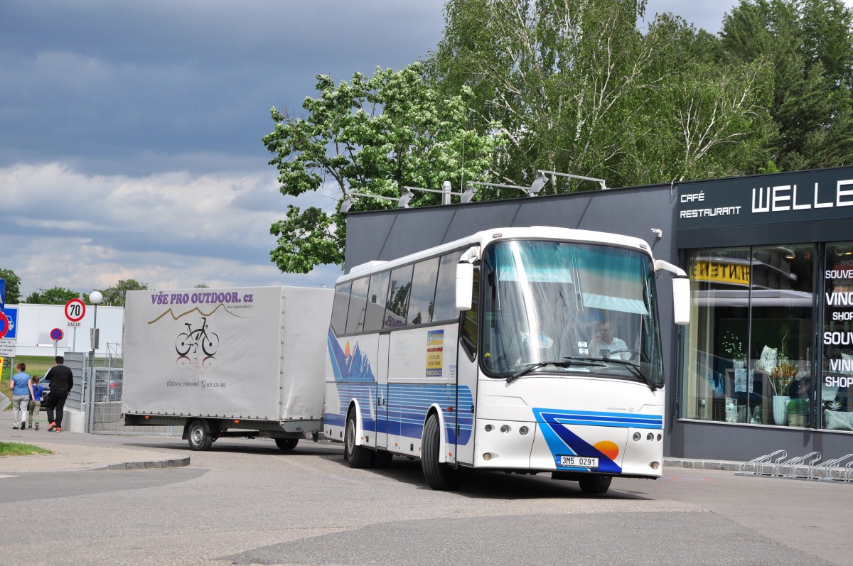 Bova Futura mit Radanh�nger aus der CZ am 17.5.2015 in Krems.