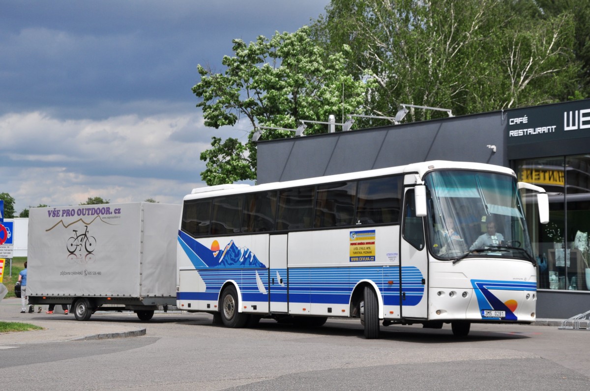 Bova Futura mit Radanh�nger aus der CZ am 17.5.2015 in Krems.