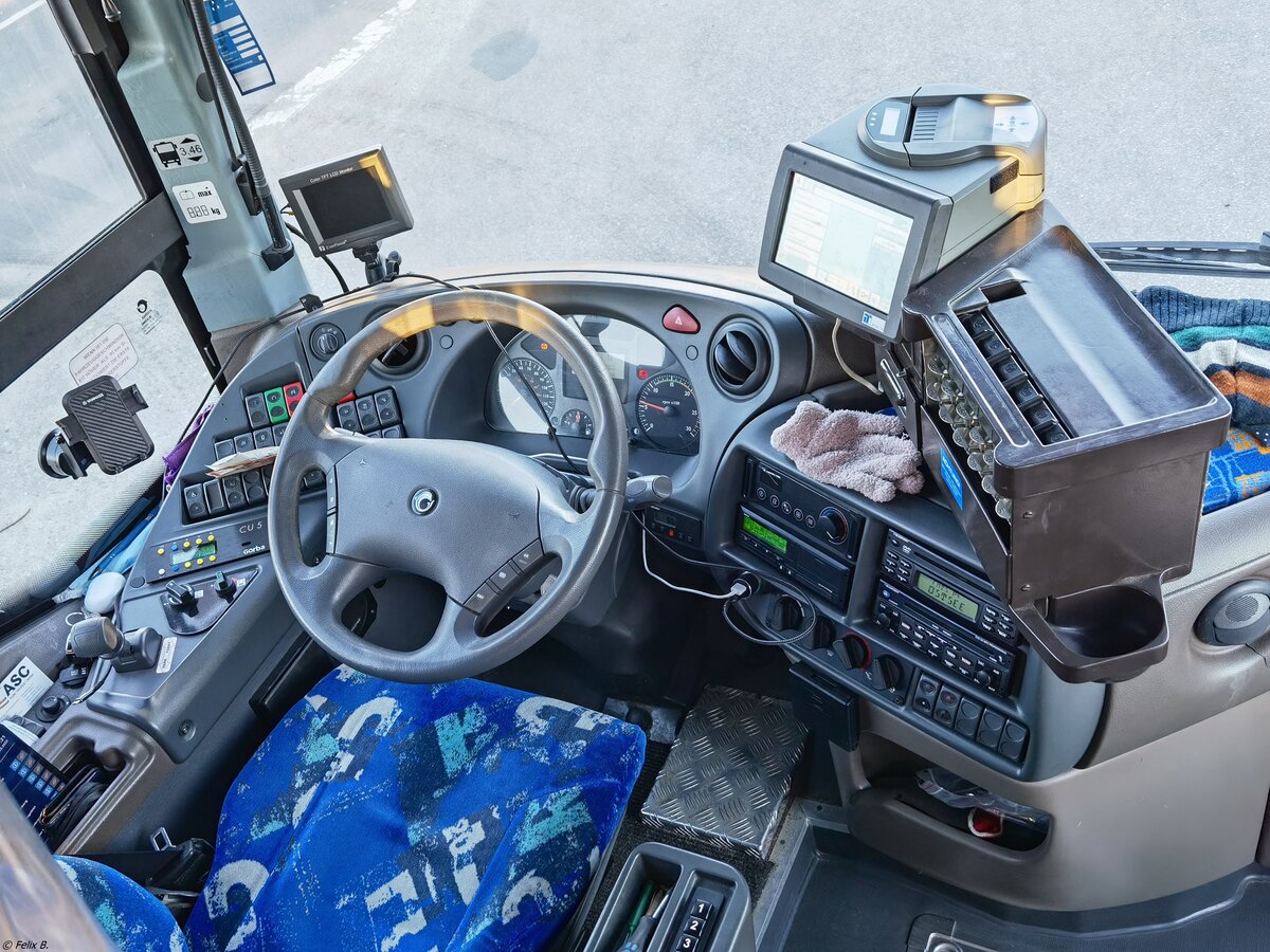 Der Fahrerarbeitsplatz eines Irisbus Arway der MVVG in Bargensdorf.