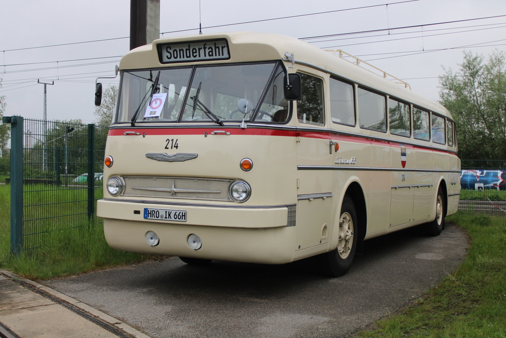 Der Ikarus 66 war vor dem Depot 12 in Rostock-Marienehe abgestellt.04.05.2024