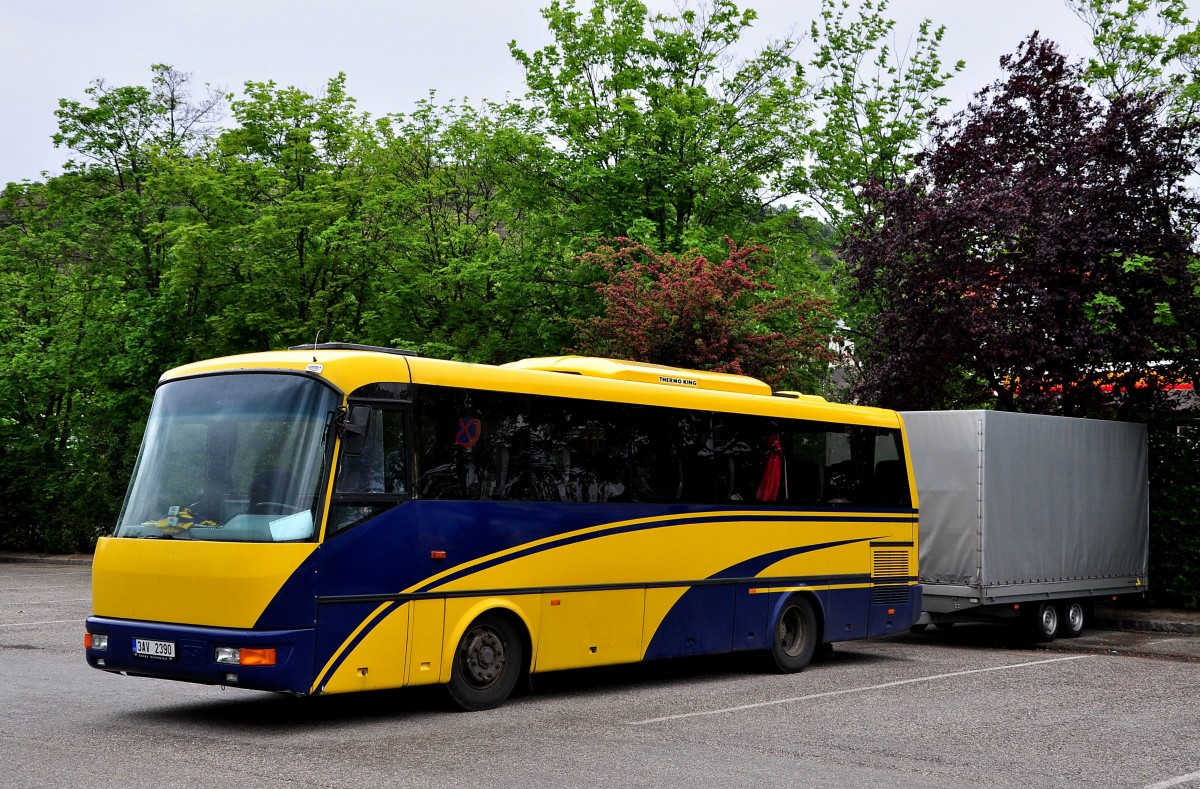 Ein SOR aus der CZ mit einem Radanh�nger am 11.5.2014 in Krems gesehen.