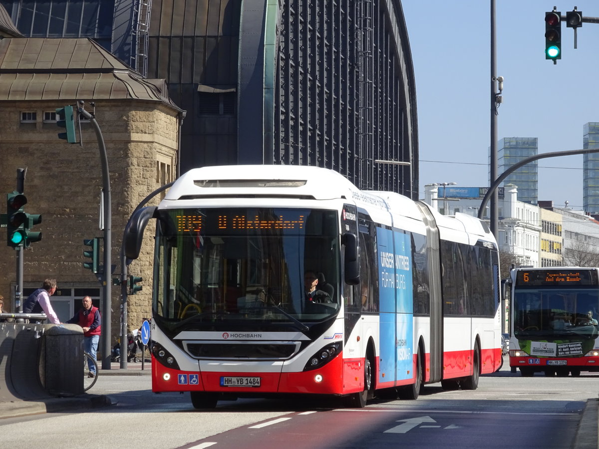 Ein Volvo 7900 Hybrid der Hochbahn am 09.04.17 auf der Linie 109 in der M�nckebergstra�e.