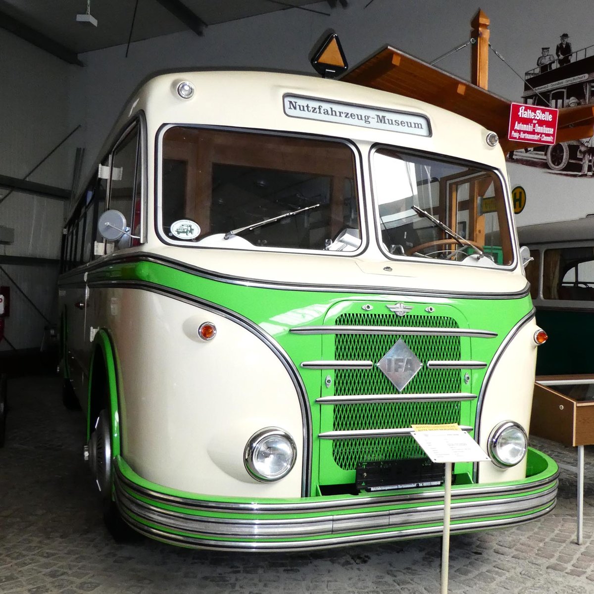 Ifa H6B, Bj. 1957, 150 PS, f�r 36 Personen zugelassen, gesehen im S�chsischen Nutzfahrzeugmuseum Hartmannsdorf im Juli 2016 
