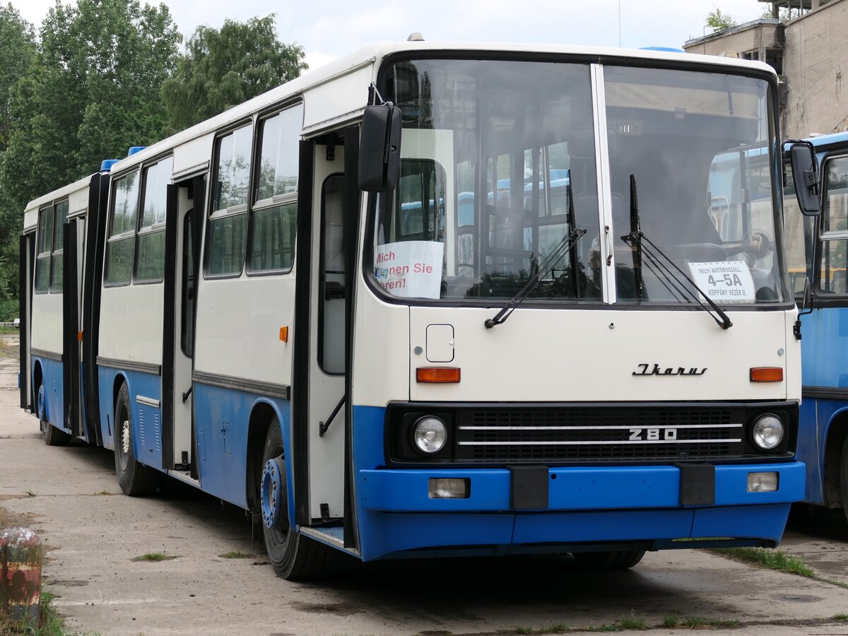 Ikarus 280 vom Technikmuseum Pütnitz (exex Kapos Volán Zrt. (BY 64-60), ex Kaposvári Közlekedési Zrt. (BRS-306)) in Pütnitz.