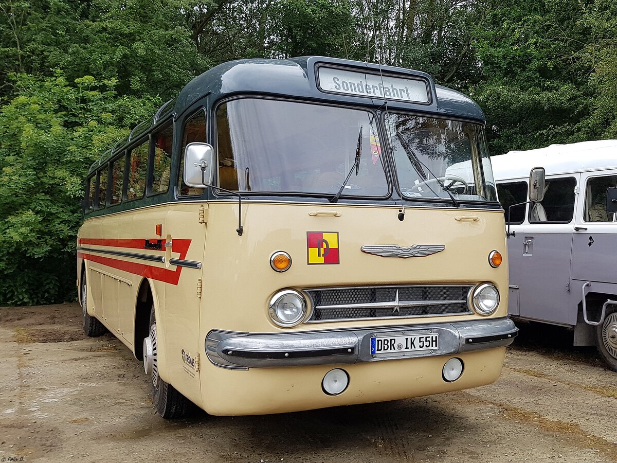 Ikarus 55 von Regionalbus Rostock in P�tnitz.