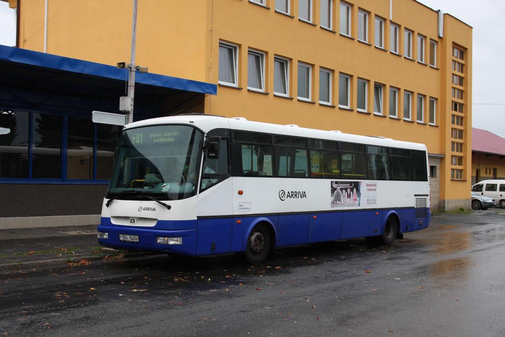 In Tschechien betreibt die Firma Arriva �ffentlichen Personen Nahverkehr.
Sie bedient diesen in vielen F�llen mit tschechischen Bussen der Marke SOR.
Am  19.08.2013 fotografierte ich diesen SOR Bus am Bahnhof in Kutna Hora
(Kuttenberg).
