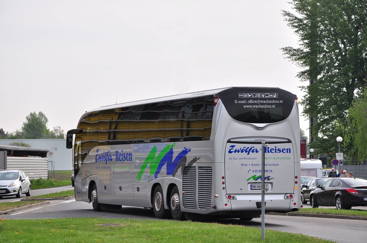 Irisbus Magelys von Zw�lfer Reisen aus Nieder�sterreich am 30.4.2015 in Krems unterwegs.