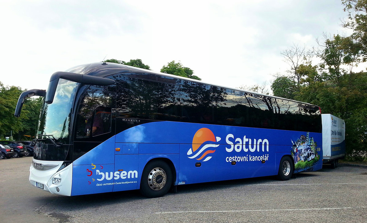 Iveco Magelys mit Radanh�nger aus der CZ in Krems gesehen.