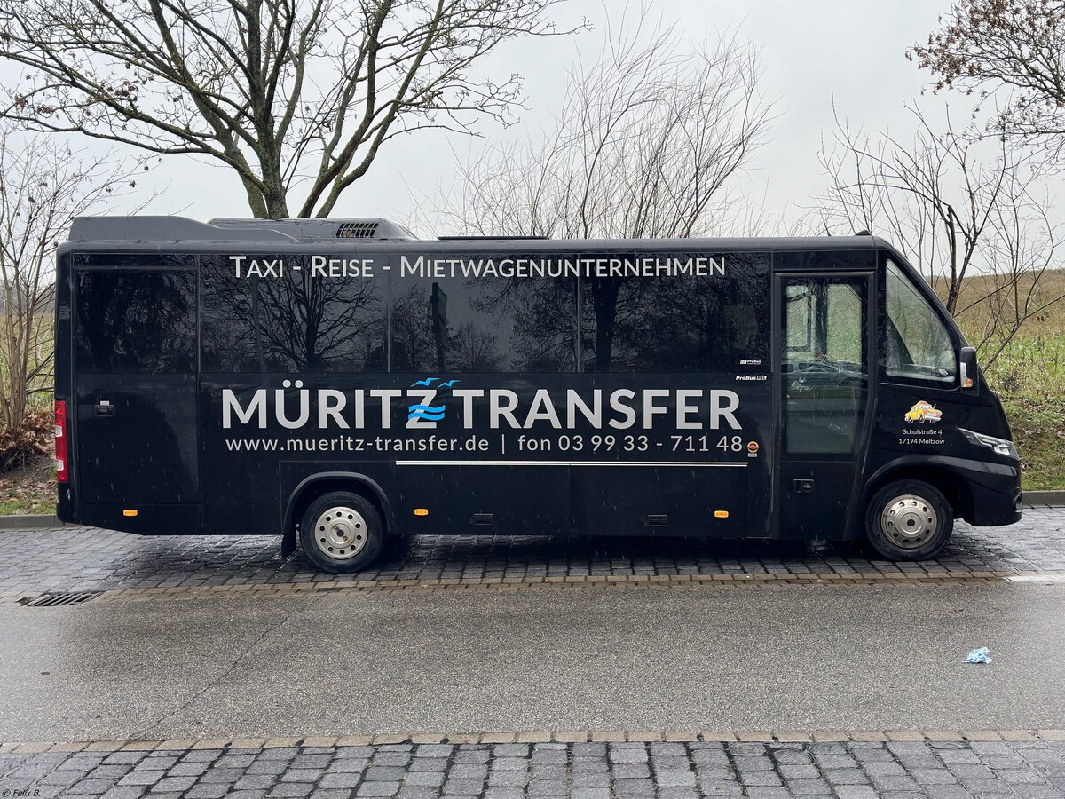 Iveco Probus R/L von Müritz Transfer aus Deutschland in Malchow. 