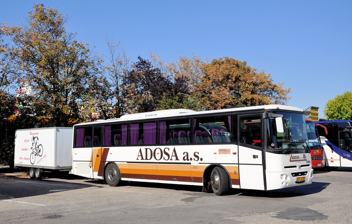 KAROSA LC 936 XE mit Radh�nger aus der CZ im September 2013 in Krems gesehen.