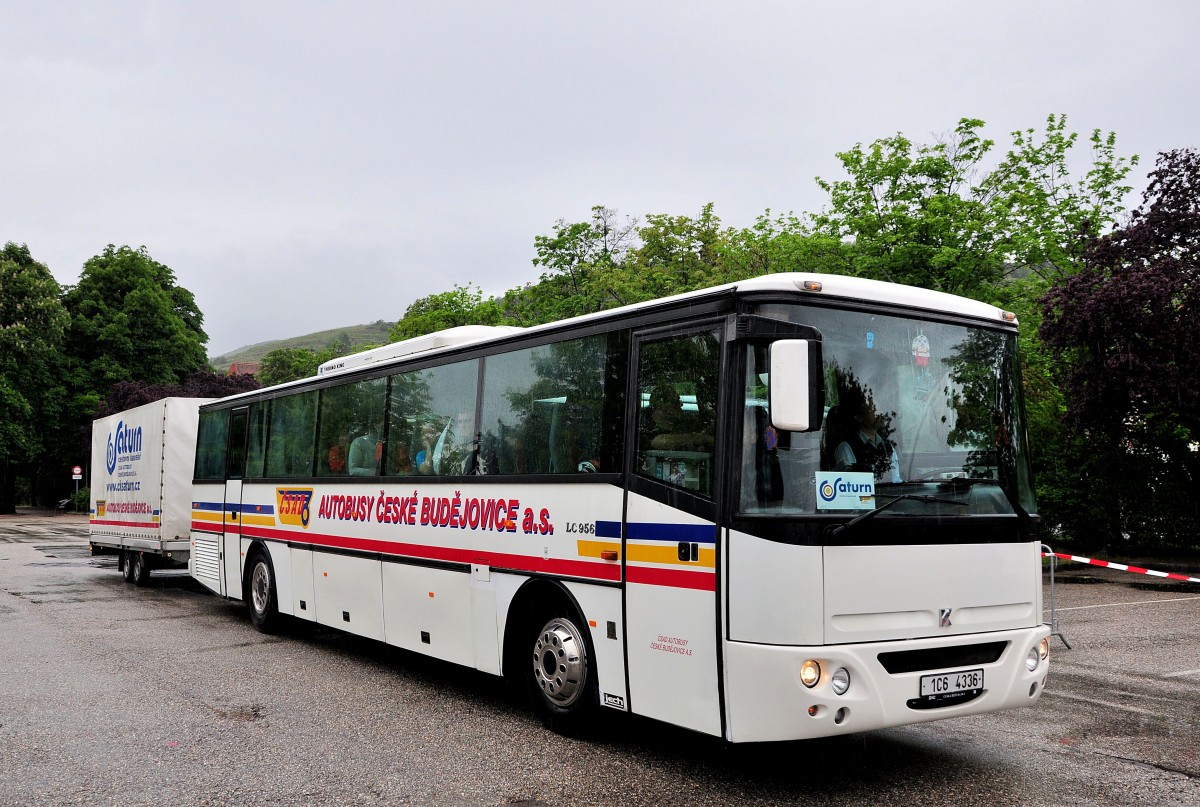 Karosa LC 956 mit einem Radanh�nger aus der CZ am 17.Mai 2014 in Krems gesehen.