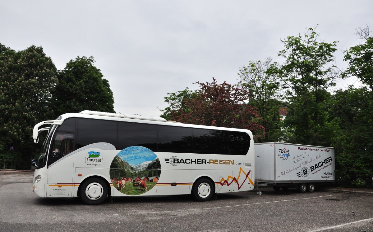 King Long mit Radanh�nger von Bacher Reisen aus �sterreich am 21.5.2015 in Krems.