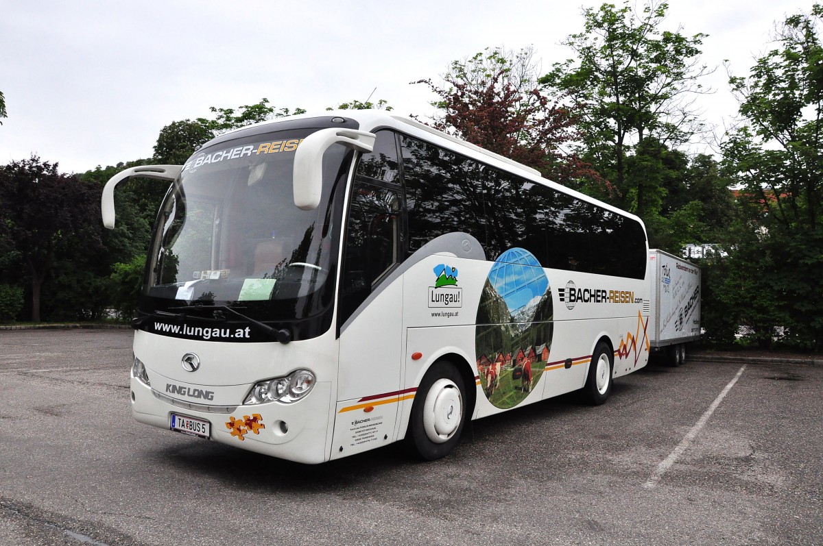 King Long mit Radanh�nger von Bacher Reisen aus �sterreich am 21.5.2015 in Krems.