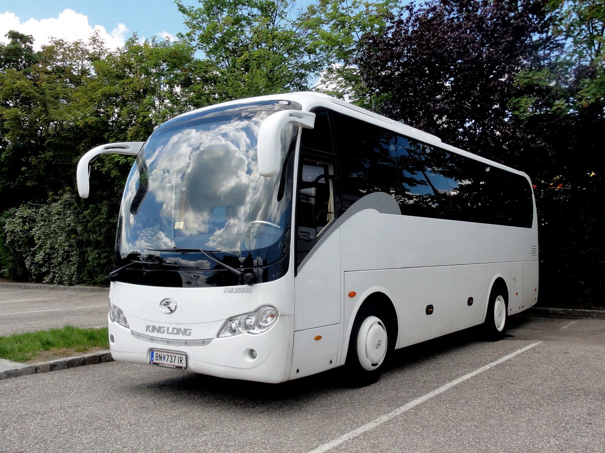 KING LONG XMQ6900 aus Nieder�sterreich am 12.6.2013 in Krems gesehen.