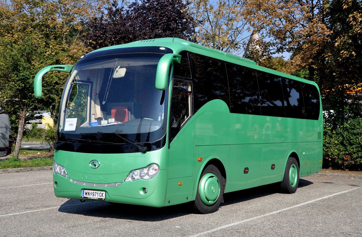 KING LONG XMQ6900 aus �sterreich im August 2013 in Krems gesehen.