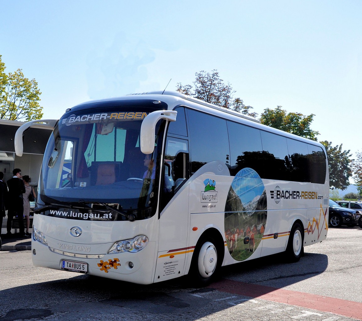 KINGLONG vom Autobusreiseb�ro BACHER aus �sterreich im September 2013 in Krems gesehen.