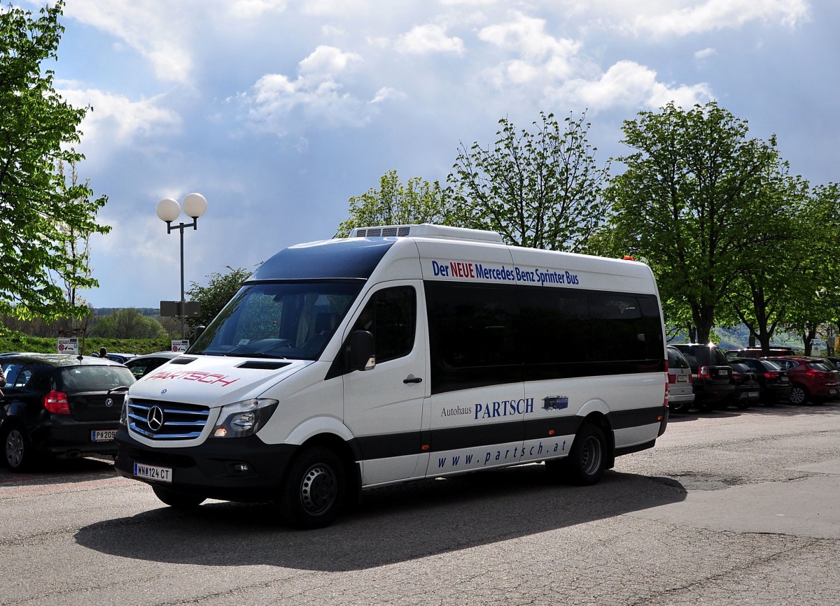 Kleinbus MB Sprinter 519 Bluetec von Partsch Reisen aus �sterreich am 18.4.2015 in Krems.