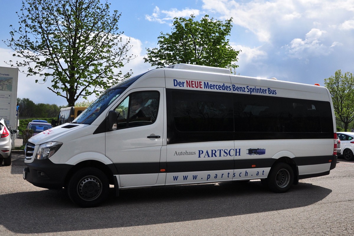 Kleinbus MB Sprinter 519 Bluetec von Partsch Reisen aus �sterreich am 18.4.2015 in Krems.