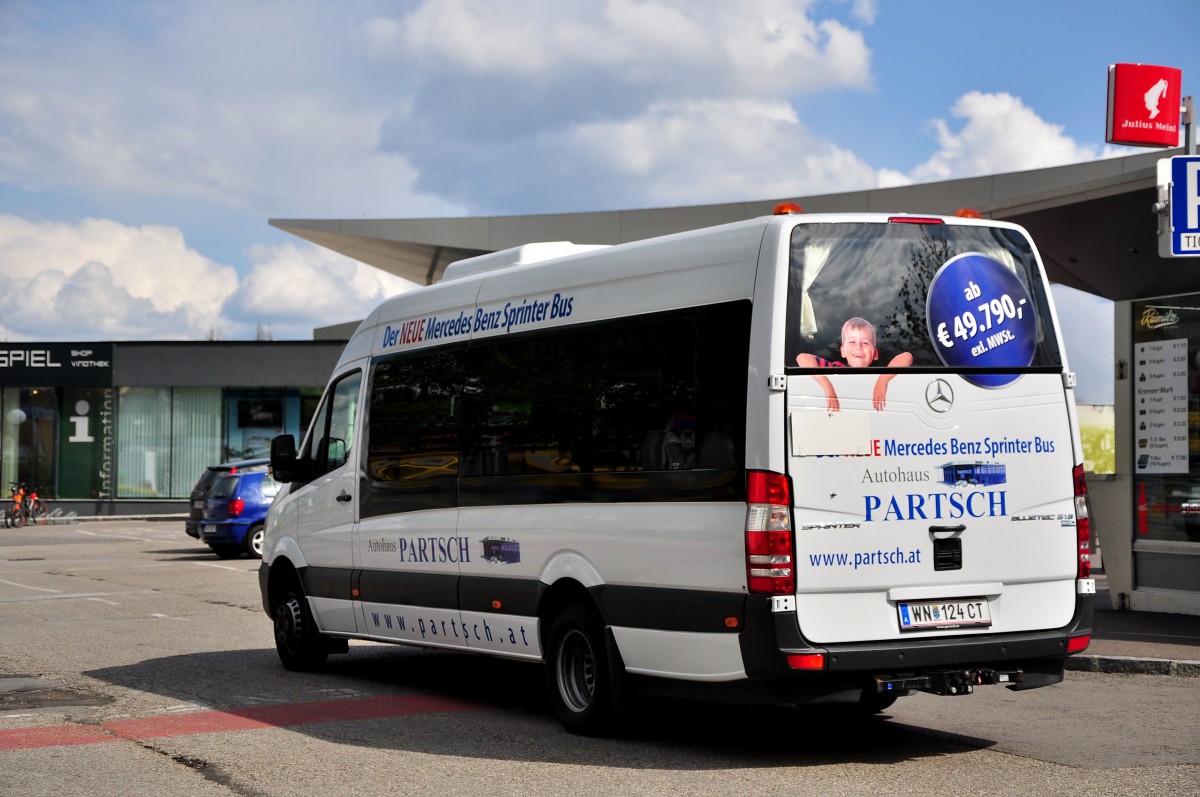 Kleinbus MB Sprinter 519 Bluetec von Partsch Reisen aus �sterreich am 18.4.2015 in Krems.