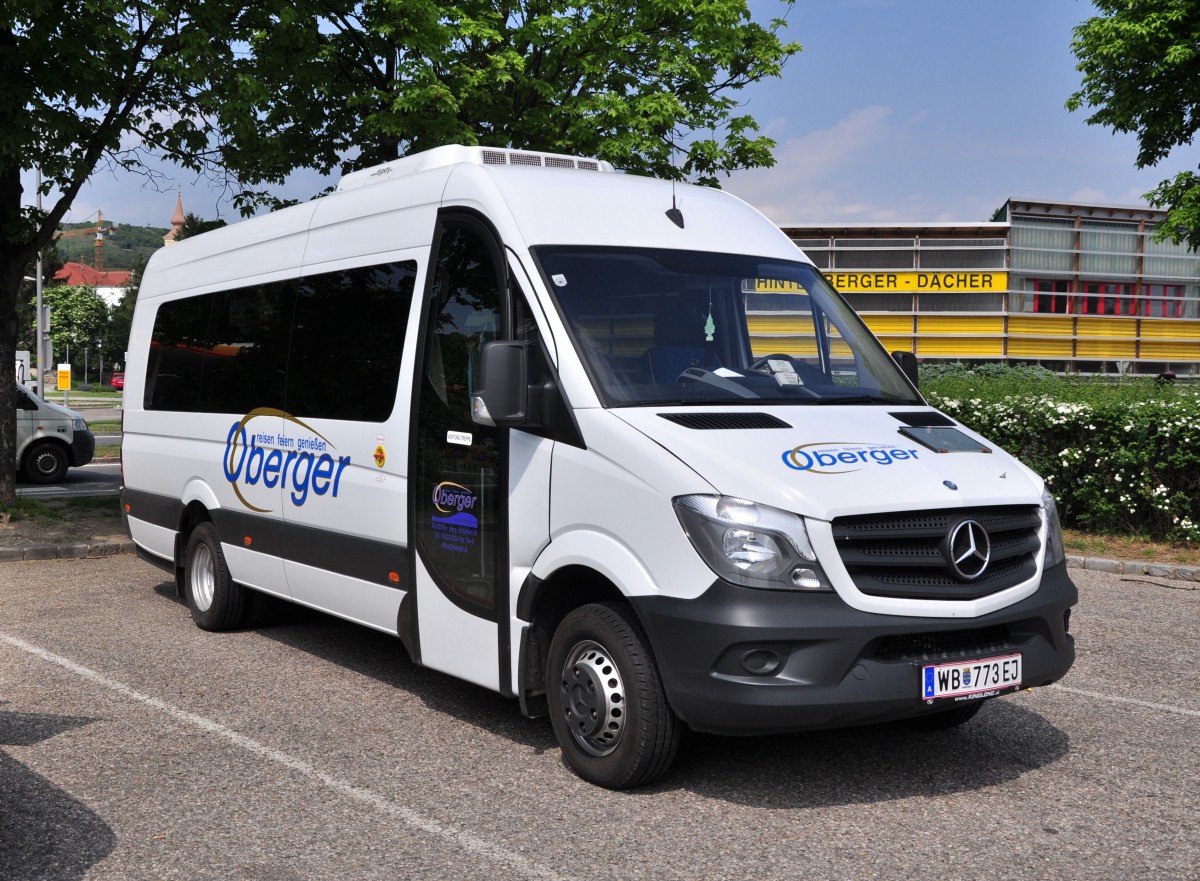Kleinbus Mercedes Sprinter von Oberger Reisen aus �sterreich am 13.5.2015 in Krems.